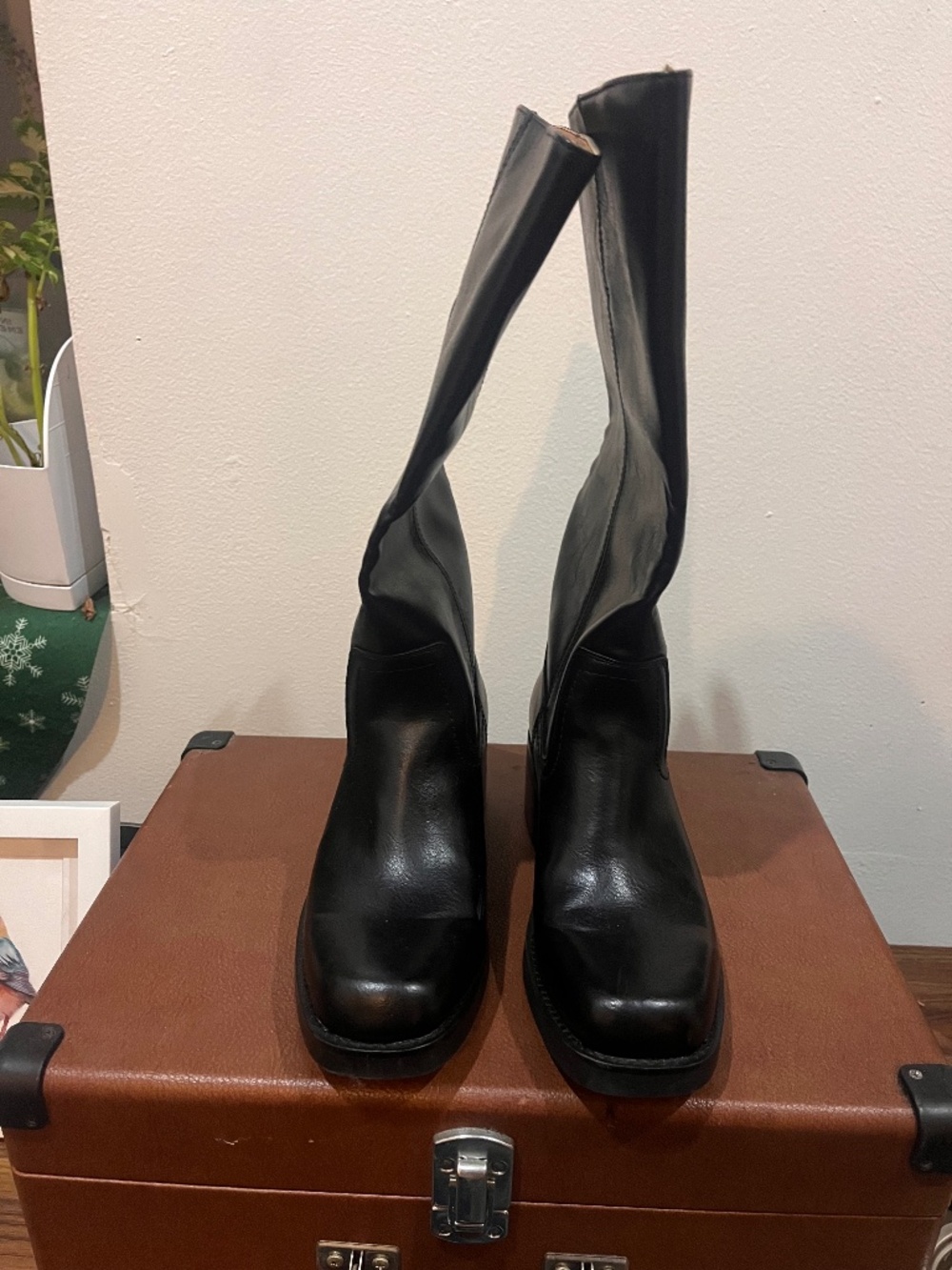 Frye and Co Miranda 14 Boot in Black, Size 9